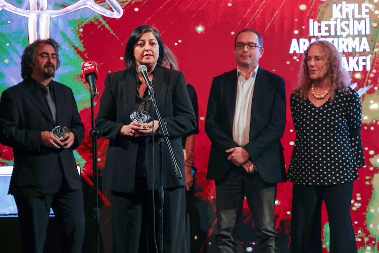 ankaraff2025_film-yon-en-iyi-yonetmen-odulu_emine-yildirim